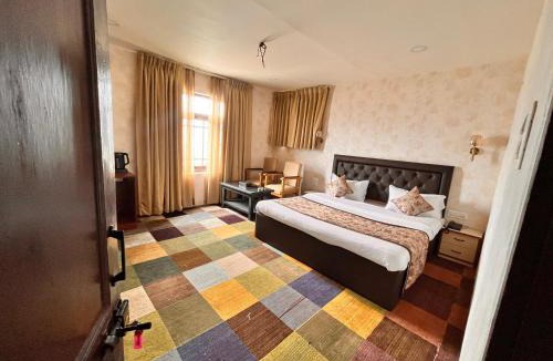 Nishat-Shalimar Hotel | New green meadows