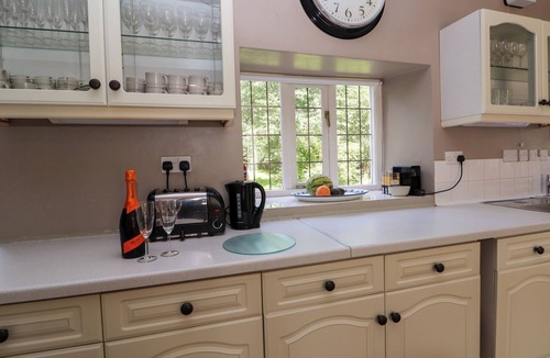 Acrefair Cottage | NEW HALL, pet friendly, luxury holiday cottage in Chirk
