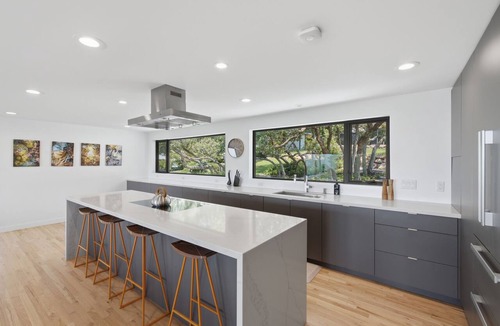 Salt Lake City House | New Home & Luxury Finishes + Breathtaking Views! Huge Open Concept - Sleeps 8