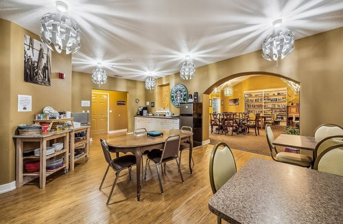 Cathlamet House | NEW! Hotel Cathlamet Room 214 - Main St Queen