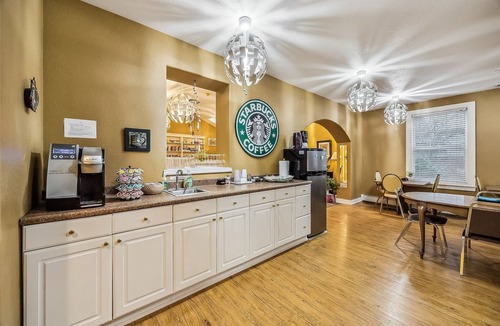 Cathlamet House | NEW! Hotel Cathlamet Room 222 - Main St Queen