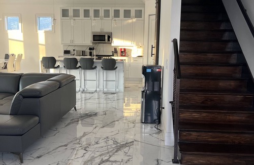 Riverbend Country Club House | new house 10 minutes to downtown