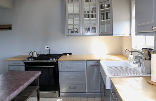 Gregory Town House | New house, completely private with a garden, 10 min from Surfers Beach