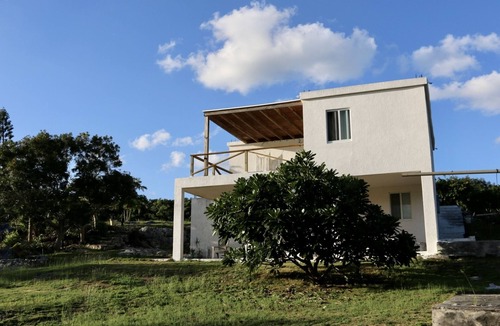 Gregory Town House | New house, completely private with a garden, 10 min from Surfers Beach