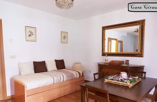 Cirauqui House | New house in rural area with garden and porch in central Navarra