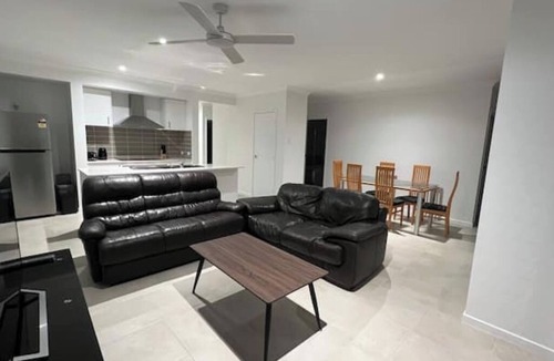 Flagstone House | New house(Master with ensuite and A/C)2 Bath