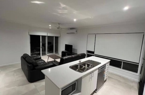 Flagstone House | New house(Master with ensuite and A/C)2 Bath