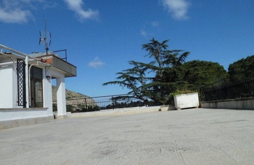 Partanna Villa | NEW - Huge villa with garden for exclusive use