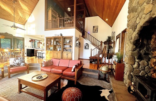 O'Brien Cabin | “NEW” Ideally Located 4 Acre Nature Retreat: Pet Friendly, WIFI, 360 Views