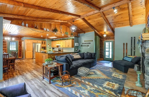 Dover Cabin | NEW *Indoor Pool* | Game Rm, Private Log Cabin - Fun for All Ages 4b/3b sleep 14