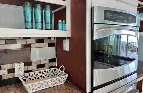 Estate Lerkenlund House | New Jan. 2024- Breezy Northside Home~Ocean View~ WIFI ~ Balcony ~ Pet Friendly