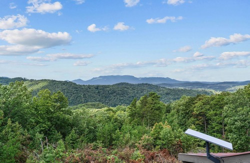 Del Rio Cabin | NEW! John Wayne View 3-Bedroom Cabin