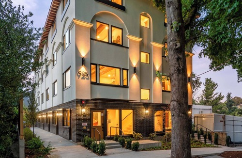 Kerns Apartment | New Kerns Studio Prime Spot Walkable Area