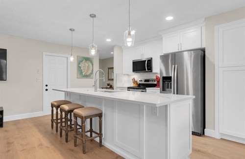 Palm Harbor House | NEW* KING Bed/Centrally Located/Near Parks & Beach