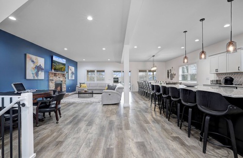 Lake Harmony House | New Lakeview Combo : Two Side-by-Side Luxury Houses, 16 BR 15 BA Sleeps 60