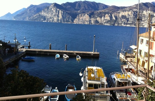Malcesine Old Town Apartment | New large apartment directly on the lake