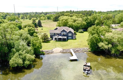 Alexandria House | NEW LISTING. Beautiful Alexandria DREAM home perfect for families and friends!