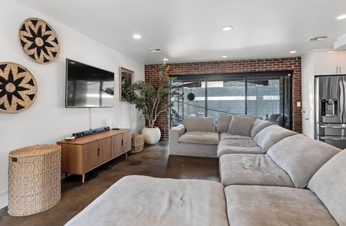 Encanto House | New listing!Centrally Located, Dog Friendly Private Pool Oasis, Perfect Getaway!