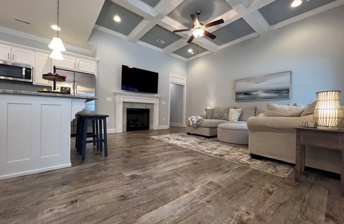 Collegedale House | NEW LISTING! Charming 3-bedroom townhome with WiFi and AC in fabulous Ooltewah