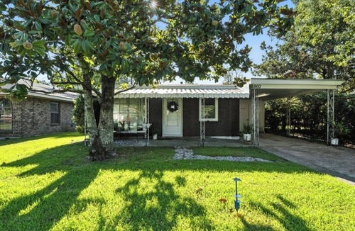 Slidell House | NEW LISTING! Completely renovated modern farmhouse w/3bdr.
