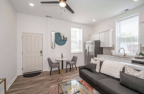 Covington Condo | *New Listing* Covington Charm Suites