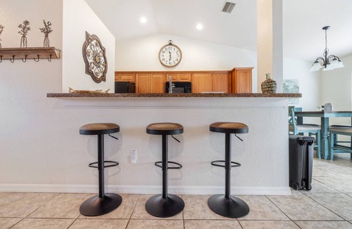 Spring Hill House | New Listing! Gorgeous 3BR/2BA Home w/Swim & Spa, FirePit, Grill, close to Weeki Wachee/Pine Island