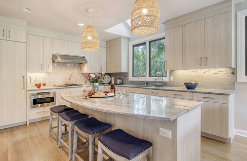Vanderhorst Plantation House | New Listing in popular neighborhood