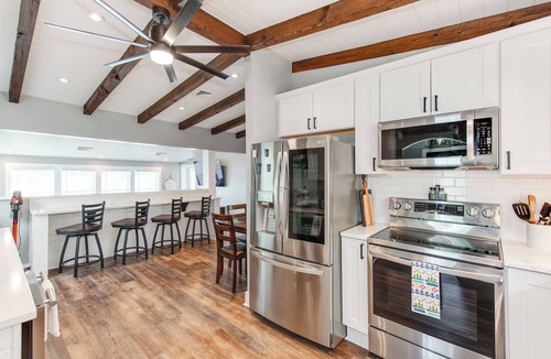 Lake Wylie House | NEW LISTING Lakefront 2BR/2BA w/Dock & Private Beach Access – Newly Updated