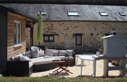 Saint-Sulpice House | NEW LISTING! Manor House family-friendly sleeping 6