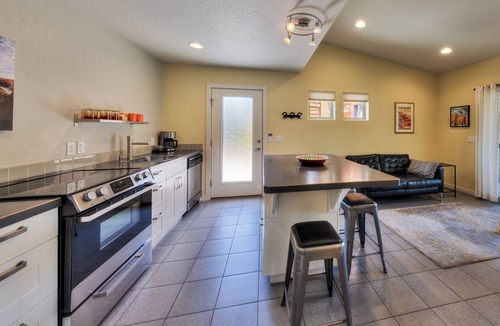 Moab Villa | New Listing! Moab Group Retreat | 4 Private Units | Downtown Location