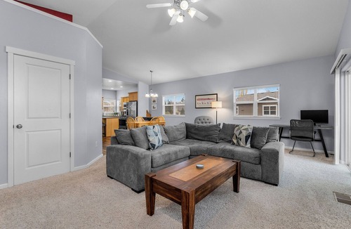 Boyd Acres House | New Listing! Mountain Views ~ Dog Friendly ~ Fireplace ~ Fenced Yard!