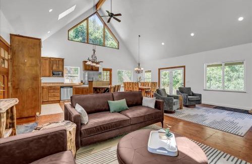 Kaweah House | New Listing! North Fork Hideaway Sleeps 14!