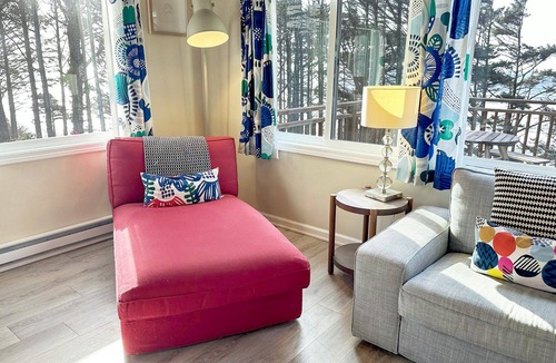Yachats Condo | New Listing! Ocean Front, Sunrise & Sunset at Oregon House, Stairs to the Beach!
