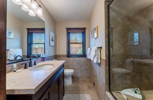 Dillon House | *New Listing* Pet Friendly, 4 Private Decks + Yard, Mountain Views