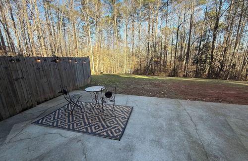 Cliftondale Apartment | New Listing! Private Chicago Suite - Peaceful Wooded Retreat - Intro Price