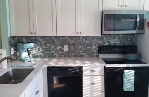 New Port Richey Condo | NEW LISTING: Quiet 2-bdrm 2-bath condo by golf course.