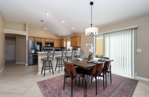 Collier House | New listing, seasoned host! 3/2, FREE golf, 4-seat cart, RESIDENT pass