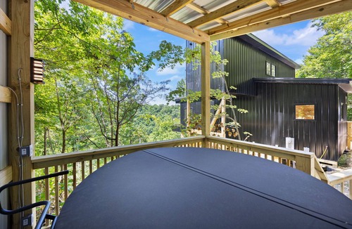 Celina House | NEW listing! The Celina Bin~hot tub~TN~The Cumberland Collective