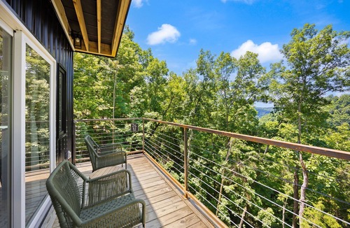 Celina House | NEW listing! The Celina Bin~hot tub~TN~The Cumberland Collective
