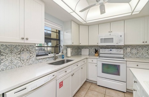 Avon By The Sea Condo | NEW LISTING - Upscale 2 King Beds-One Level-Pool Front- Steps to Beach & Pier!