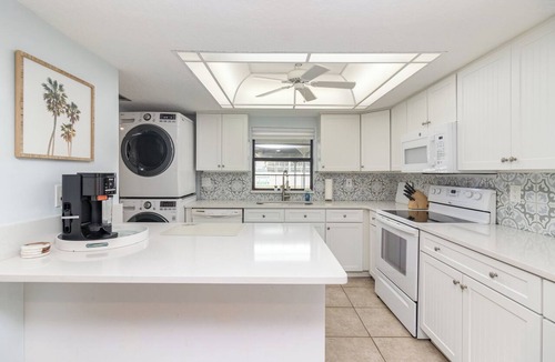 Avon By The Sea Condo | NEW LISTING - Upscale 2 King Beds-One Level-Pool Front- Steps to Beach & Pier!