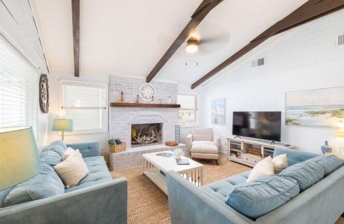 Colington House | New Listing Walk to Beach Hot Tub & Games