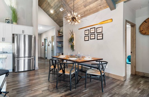 Branson Theater District House | New Log Cabin with Ozark Views, Free Daily Local Attraction Tickets & Community Amenities