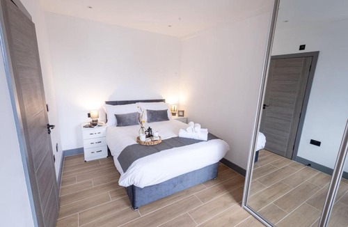 West Finchley Apartment | New London 2 Bedroom, 2 Bathroom Flat