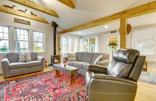 New London House | New London Cottage w/Grill, Lake & Beach Access