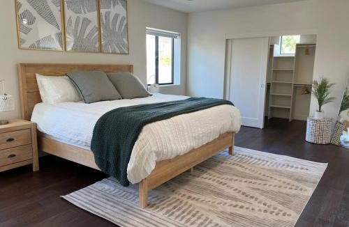Sherwood Towne House | NEW, Lux Home, heated pool, 3 en suites!