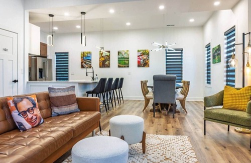 Near Eastside House | New: Luxe 4BR w-2 Car Garage + EV Charger + Rooftop