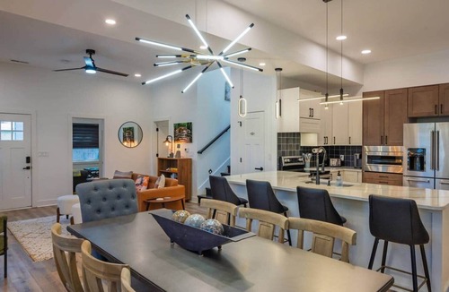Near Eastside House | New: Luxe 4BR w-2 Car Garage + EV Charger + Rooftop