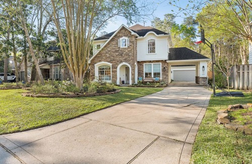 Alden Bridge House | New Luxe 5BR/4.5BA Pool Villa in The Woodlands