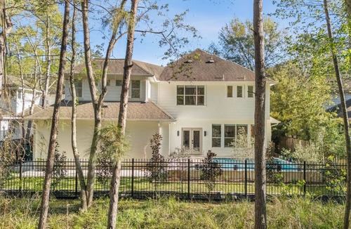 Alden Bridge House | New Luxe 5BR/4.5BA Pool Villa in The Woodlands